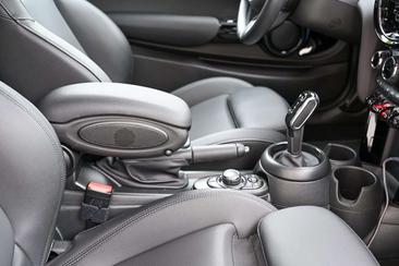 Mini Cabrio Classic Cooper — photo 34