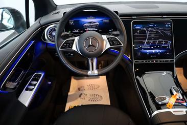 Mercedes EQE 300 — photo 10