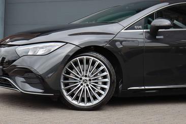 Mercedes EQE 300 AMG Line — photo 17