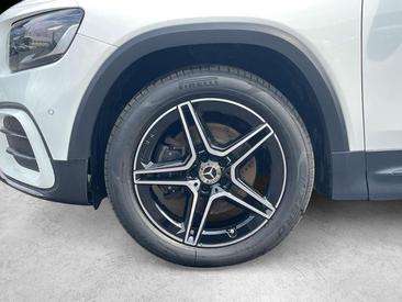 Mercedes GLB 180 Night Edition — photo 3