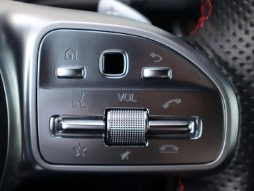 Mercedes GLA 250 AMG Line — photo 16