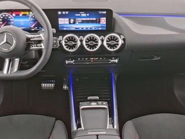 Mercedes GLA 180 AMG Line — photo 8