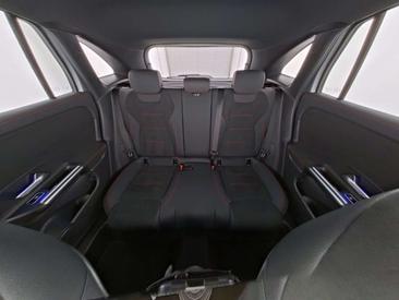 Mercedes GLA 180 AMG Line — photo 9