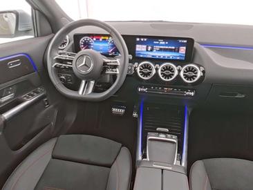 Mercedes GLA 180 AMG Line — photo 15