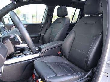 Mercedes EQB 250+ AMG Line — photo 11