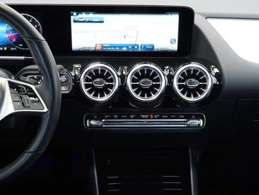 Mercedes GLA 200 AMG Line — photo 9