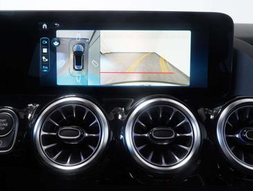 Mercedes GLA 200 AMG Line — photo 17