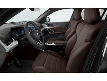 BMW IX2 — photo 4