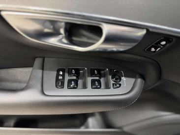 Volvo XC90 — photo 24
