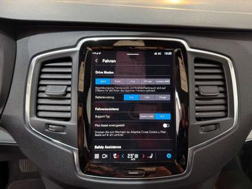 Volvo XC90 — photo 34