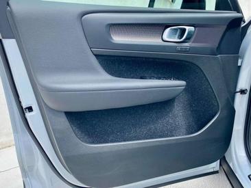 Volvo XC40 R-Design Twin Motor — photo 10