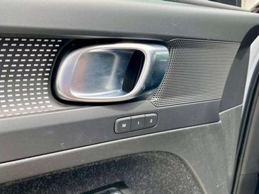 Volvo XC40 R-Design Twin Motor — photo 12