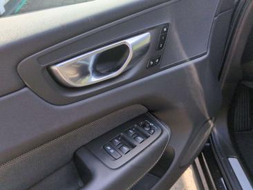 Volvo XC60 B5 Plus — photo 8