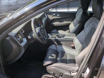 Volvo XC60 B5 Plus — photo 9