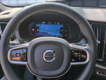 Volvo XC60 B5 Plus — photo 11