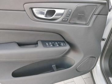Volvo XC60 B5 Plus — photo 15
