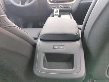 Volvo XC60 B5 Plus — photo 25