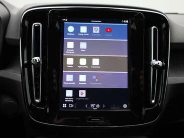 Volvo XC40 Recharge Core — photo 16