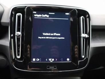 Volvo XC40 Recharge Core — photo 21