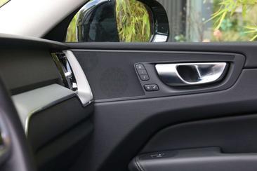 Volvo XC60 T6 Recharge Plus — photo 18