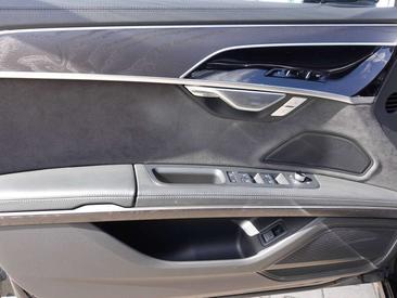 Audi A8 50 TDI — photo 11
