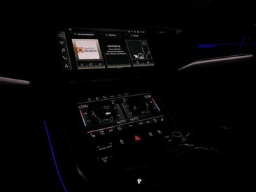 Audi RSQ8 4.0 TFSI — photo 25