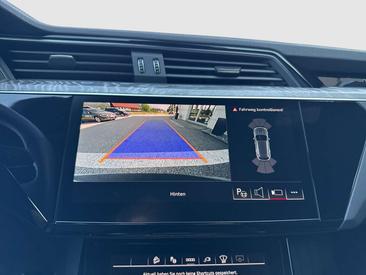 Audi Q8 E-tron Business 55 — photo 11
