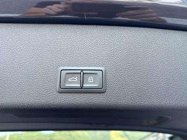 Audi Q8 E-tron Business 55 — photo 24