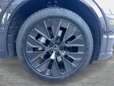 Audi Q8 E-tron Business 55 — photo 25