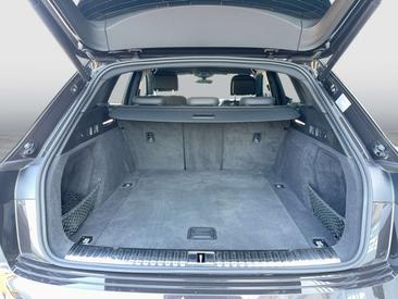 Audi Q8 E-tron Business 55 — photo 26