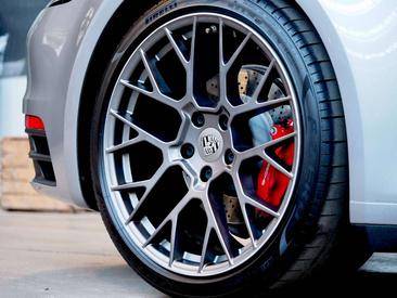 Porsche 992 I Carrera 4S — photo 7