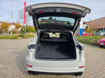 Porsche Cayenne III — photo 19
