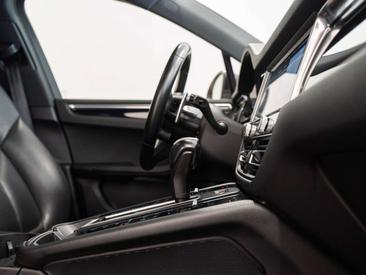 Porsche Macan Electrique Base — photo 12