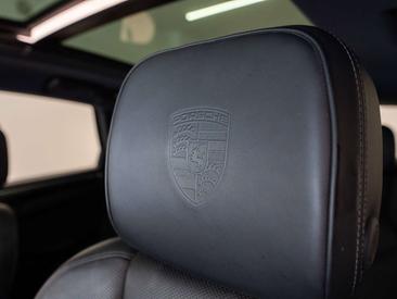 Porsche Macan Electrique Base — photo 22