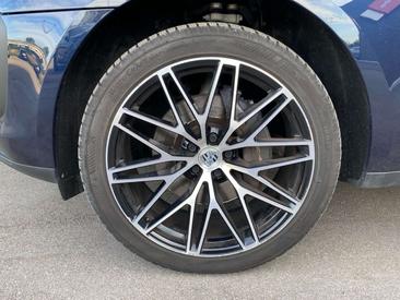 Porsche Macan Electrique Base — photo 9