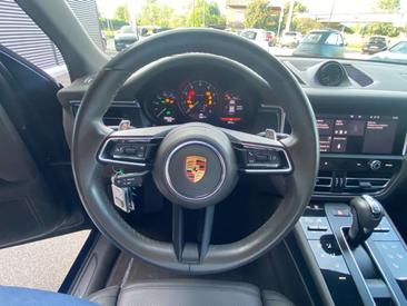 Porsche Macan Electrique Base — photo 12