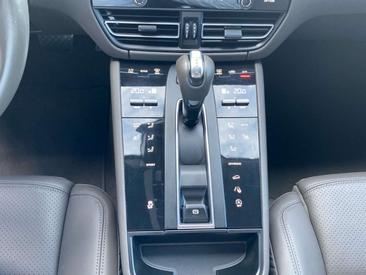 Porsche Macan Electrique Base — photo 15