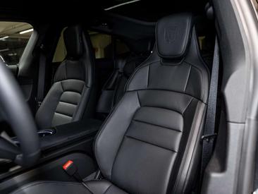 Porsche Taycan Black Edition — photo 16