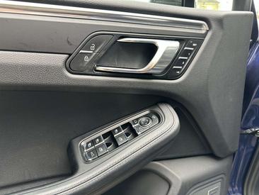 Porsche Macan Electrique Base — photo 8