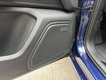 Porsche Macan Electrique Base — photo 9