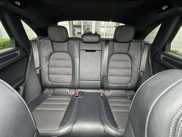 Porsche Macan Electrique Base — photo 15