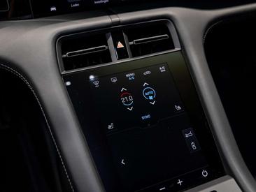 Porsche Taycan Black Edition — photo 31