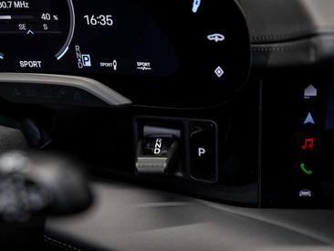 Porsche Taycan Black Edition — photo 32
