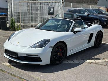Porsche 718 Spyder GTS Spyder — photo 11
