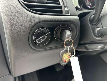 Porsche Macan Electrique Base — photo 22