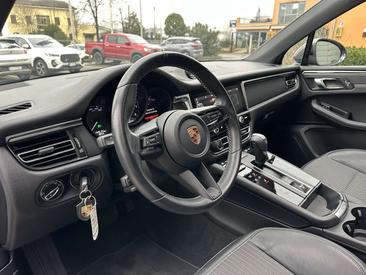 Porsche Macan Electrique Base — photo 23