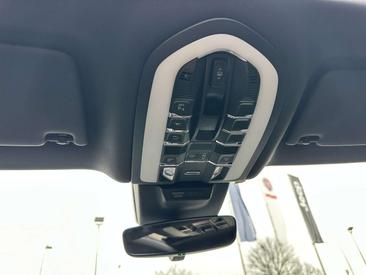 Porsche Macan Electrique Base — photo 26
