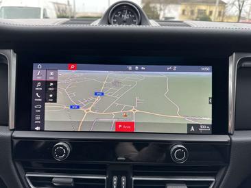 Porsche Macan Electrique Base — photo 28