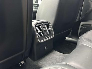 Porsche Macan Electrique Base — photo 33