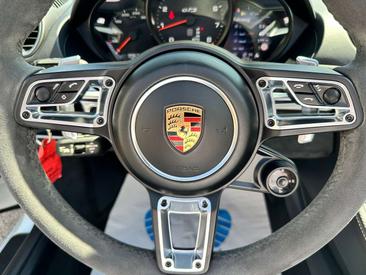 Porsche 718 Spyder GTS Spyder — photo 23